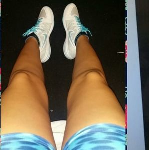 womens blue and white nike trainers